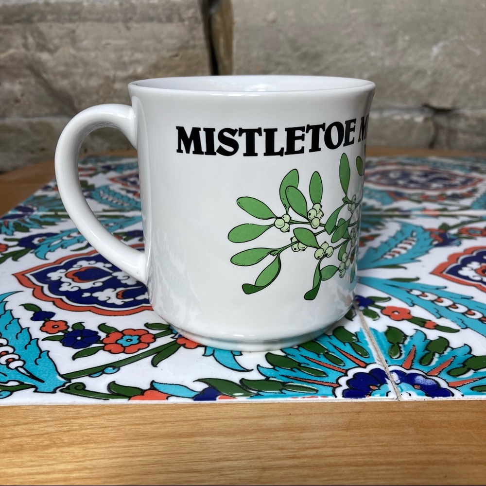 Vintage Recycled Paper Products MistleToe Mug